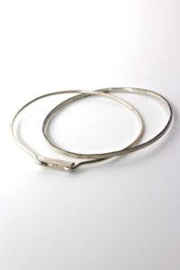 【定番】ミニマリスト向けアクセサリーのご紹介【アクセサリーも制服化させよう】