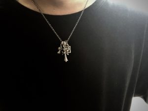 【経年変化】買ったばかりのクロムハーツが早くも渋い表情になってきた