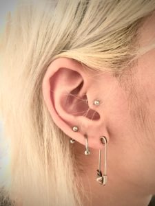 【※グロ注意※】トラガスを開けて4年経過しました【気になる痛みは？】