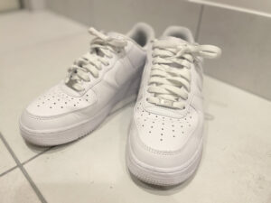 【大ヒット】エアフォース1を丸1週間毎日履いてみたけど歩きやすすぎワロタ