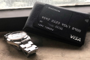 【ミニマルデザイン】UCプラチナのクレジットカードがミニマルで美しい