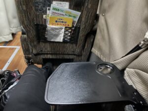 【絶対にやめとけ】一人旅で夜行バス3列シートを使った話