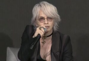 【THE LAST ROCKSTARS】HYDEのシルバーヘアはKGシャンプーで可能！