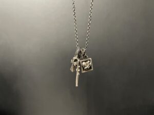 【経年変化】クロムハーツのネックレスを8年半着用し続けた結果