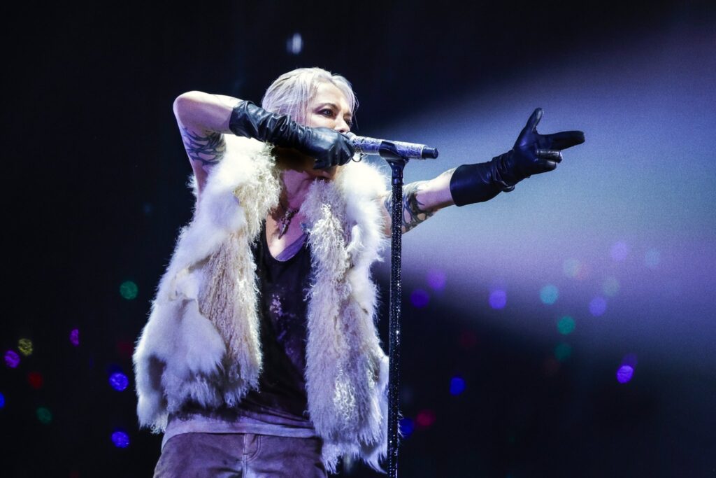 ラルクのHYDEがUNDERGROUND3日目で愛用している靴はドクターマーチンの新作！