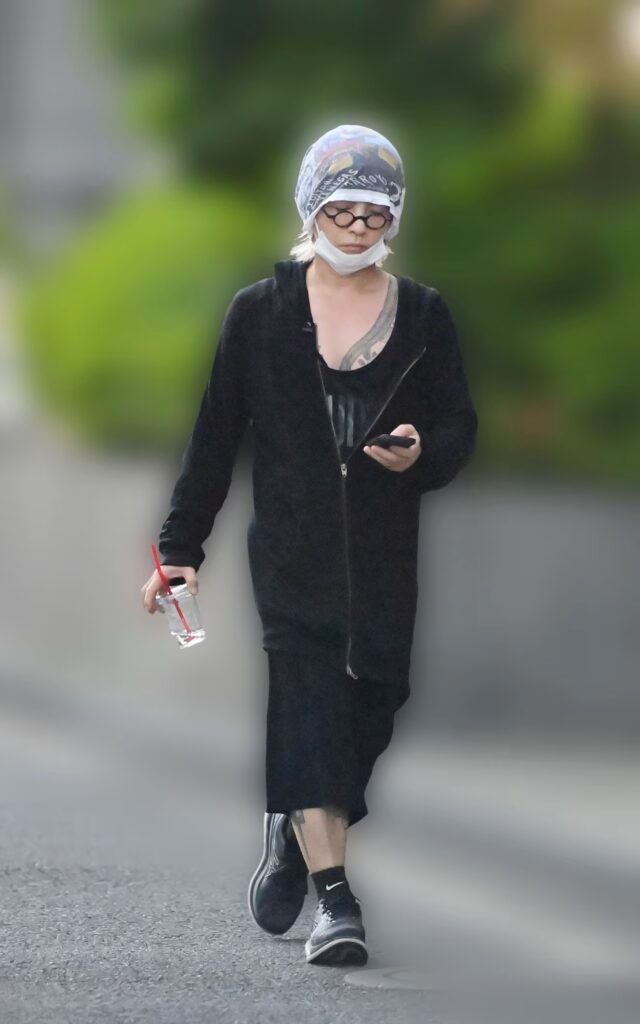 【HYDE愛用】HYDEがASH DA HEROに渡したプレゼントはレプロナイザー