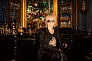 【徹底調査】HYDEがプライベートで愛用している靴と靴下は？【アシックス/ナイキ】