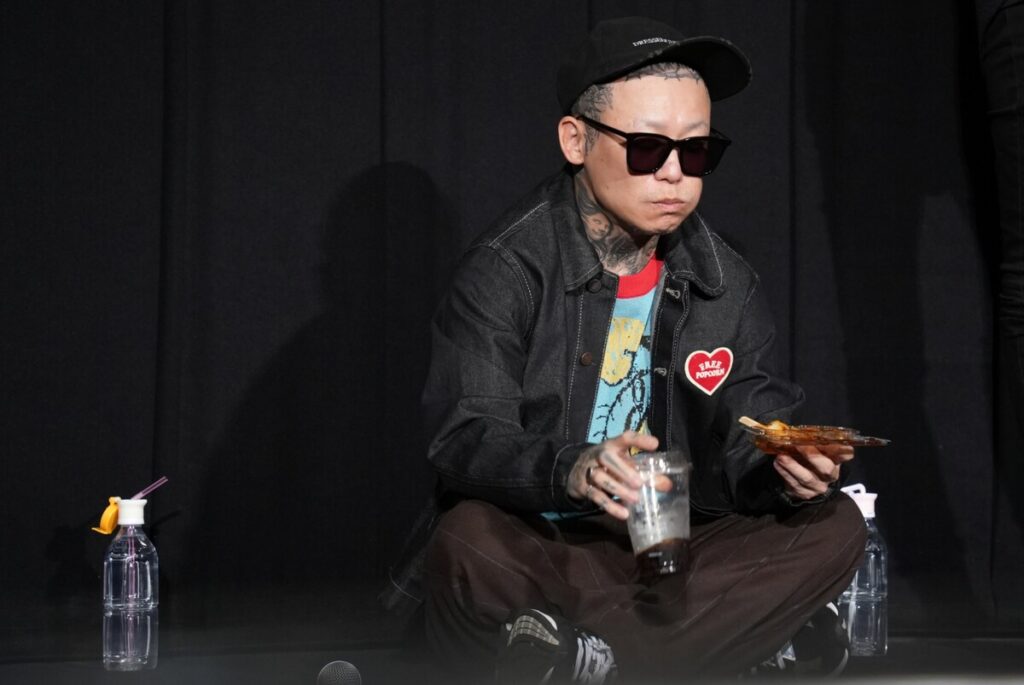 【愛用】 DIR EN GREY京が舞台挨拶で着ていた服はHarry LambertとZARA