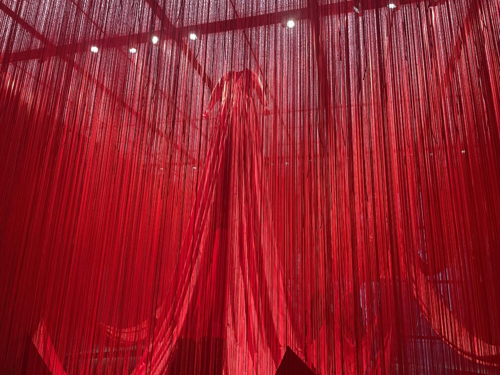 【レポ】塩田千春「つながる私（アイ）」を中之島美術館まで見た感想