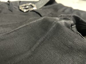 【いよいよ破れそう】ユリウスのデニムを1年1ヶ月着用した結果