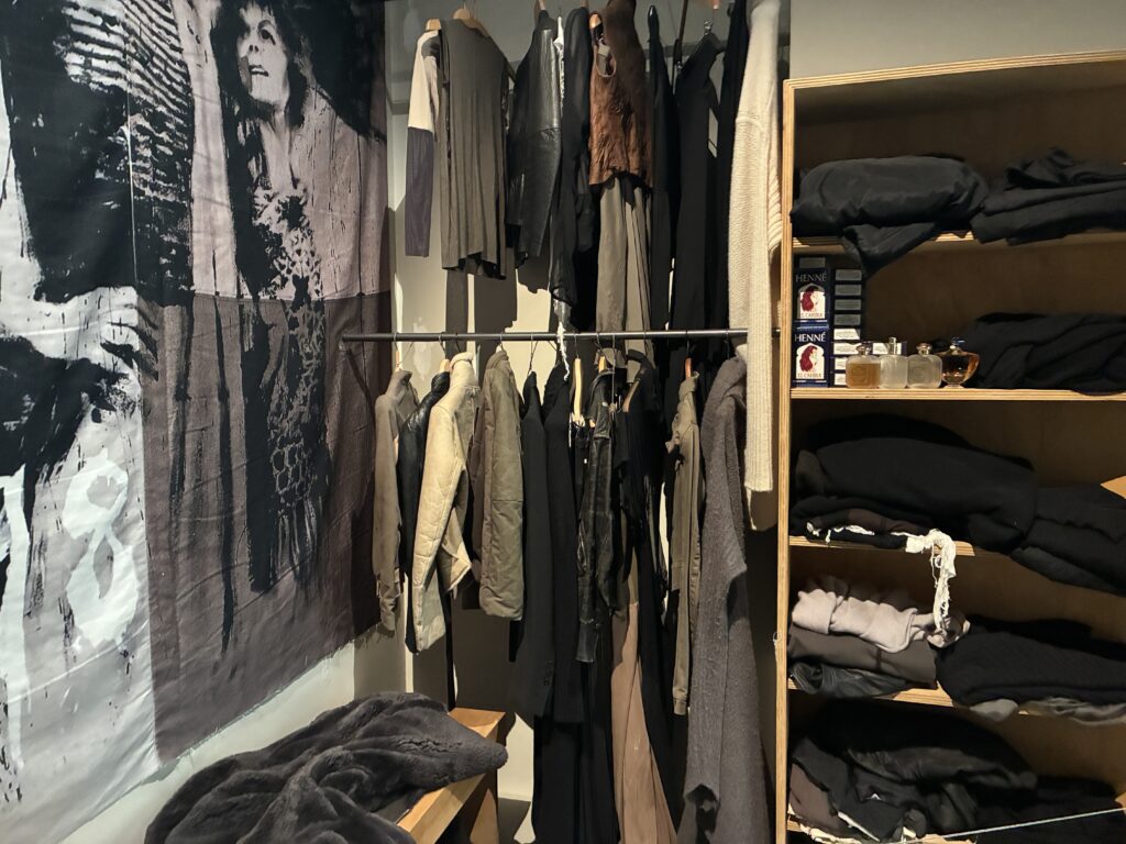 【リバウンド期】ミニマリストだけど服は増やす【摩耗やばすぎ】