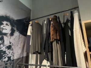 【現在14着】エクストリームミニマリストだった自分が服を増やした理由