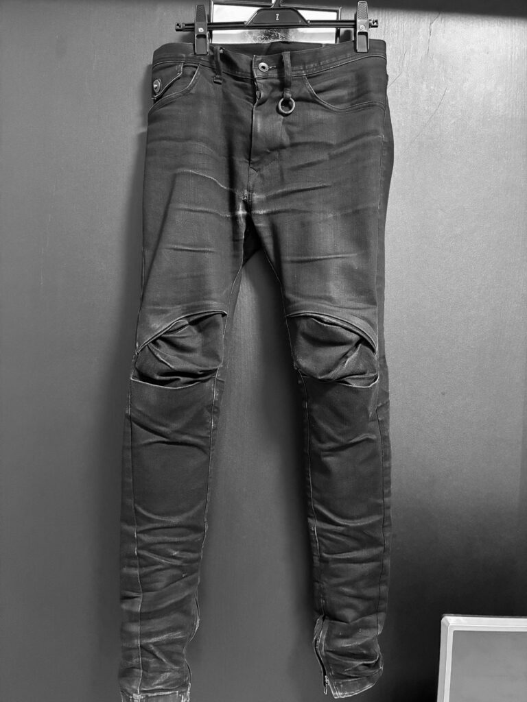 【2年で限界】ユリウスのスキニーデニムを買い替えたのでレビュー【耐久性はFAGASSENTよりない】