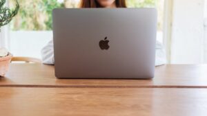 【物価高について考える】MacBookは高いけど「挑戦権」を買えると思えば安すぎる